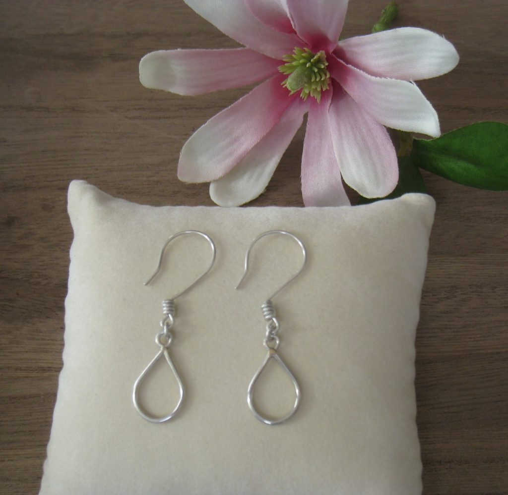 boucle d oreilles en argent en forme de goutte
