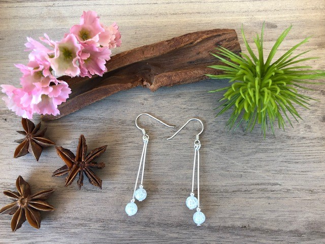 boucle d'oreille en fil d'argent avec double perles en quartz craquelé 